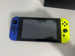Nintendo Switch Nera e Gialla