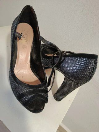 Tacones negros talla 39
