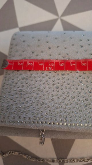 Bolso de fiesta gris con pedrería