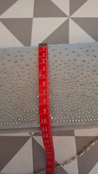Bolso de fiesta gris con pedrería