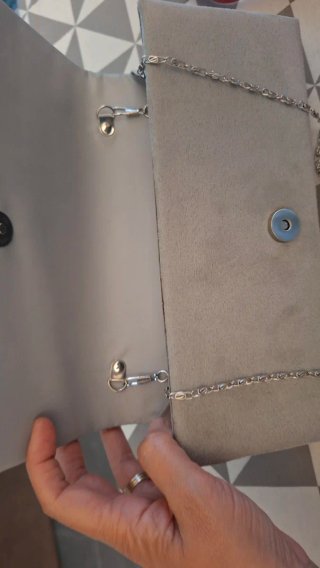 Bolso de fiesta gris con pedrería