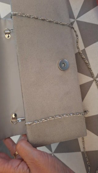 Bolso de fiesta gris con pedrería