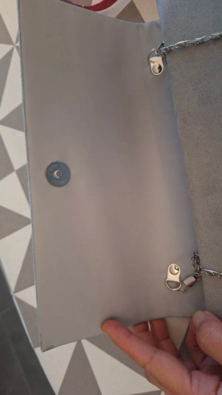 Bolso de fiesta gris con pedrería