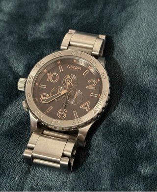 Reloj Nixon Cronógrafo Plateado