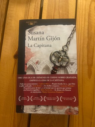 La Capitana / The Captain (Spanish Edition)