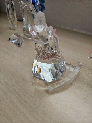 Figura Swarovski paloma llevando rama de olivo Glo