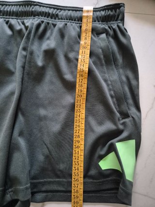 Pantalón corto deportivo Adidas gris y verde