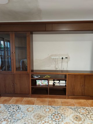 Mueble salón madera maciza con vitrina