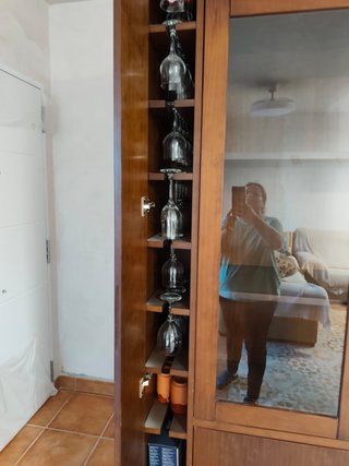 Mueble salón madera maciza con vitrina