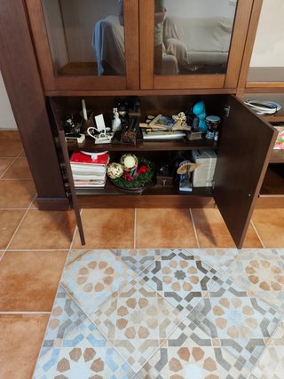 Mueble salón madera maciza con vitrina