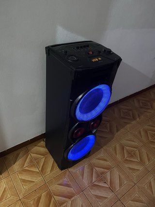 Altavoz grande negro