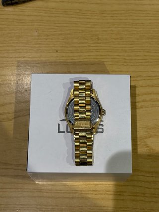 Reloj Lotus Dorado