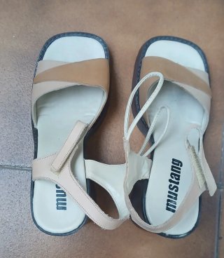Sandalias Mustang Piel Beige y Marrón