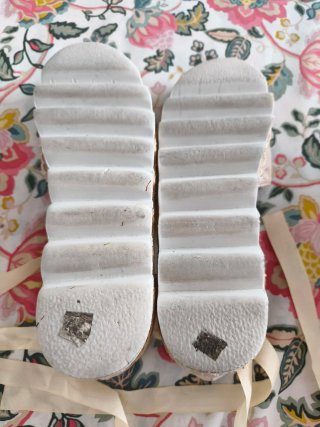 Sandalias beige con lazo
