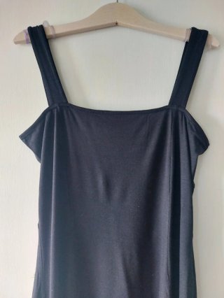 Vestido negro con espalda descubierta