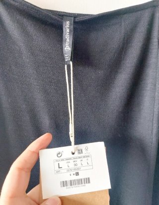Vestido negro con espalda descubierta