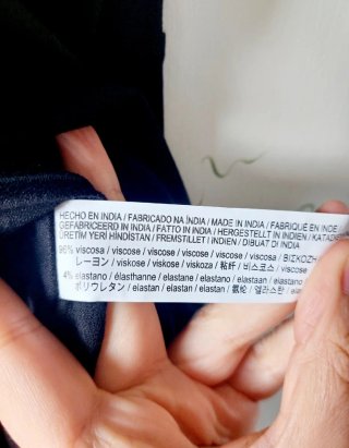 Vestido negro con espalda descubierta