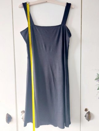 Vestido negro con espalda descubierta