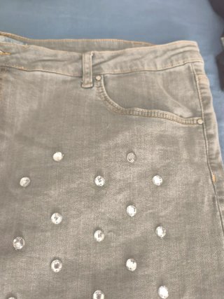 Falda vaquera gris con pedrería