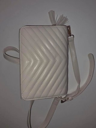 Bolso YSL blanco con logo dorado