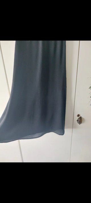 Vestido negro tirantes cruzados escote