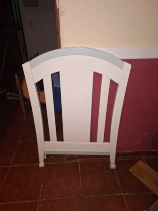 Cuna bebé con ruedas y diseño luna