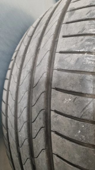 Neumáticos Bridgestone 275 35 R22 107Y