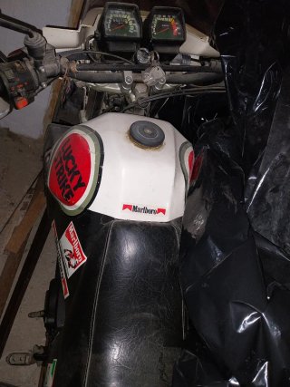 Cagiva Elefant 650 Negra y Blanca