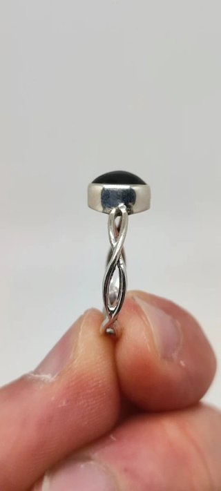 Anillo de Plata y Granate.