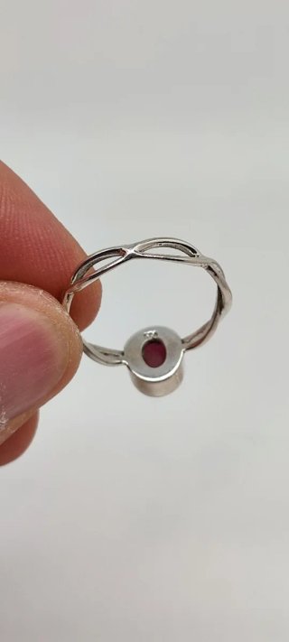Anillo de Plata y Granate.
