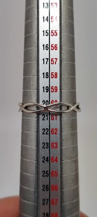 Anillo de Plata y Granate.