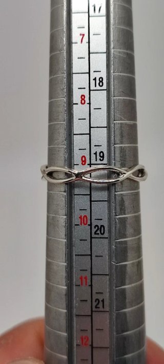 Anillo de Plata y Granate.