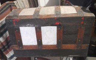 Baúl de madera y metal para restaurar