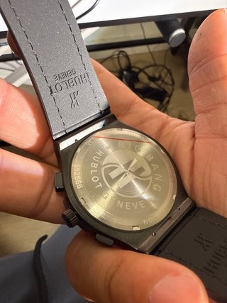 Reloj Hublot Negro y Verde Presenta un pequeño fal