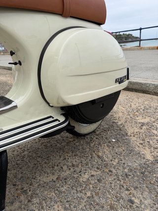 Vespa PX 200 E Iris Beige Restaurada