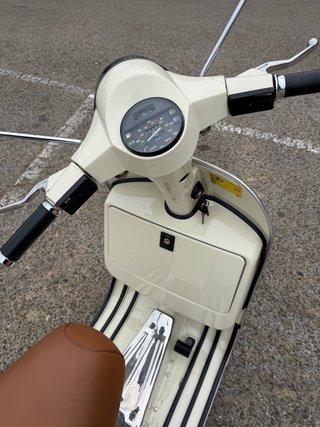 Vespa PX 200 E Iris Beige Restaurada