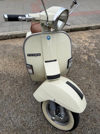 Vespa PX 200 E Iris Beige Restaurada