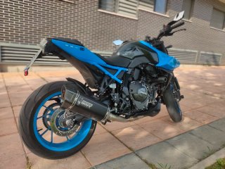 Suzuki GSX 8S Naked Azul y Negra
