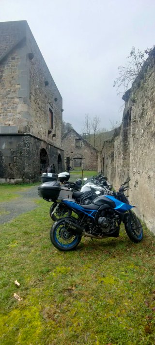 Suzuki GSX 8S Naked Azul y Negra