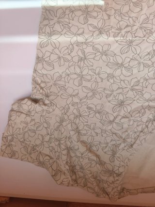 Camiseta C&A floral beige talla M