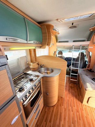 Autocaravana 6 plazas con garaje xxl y bola remolq