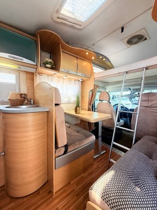 Autocaravana 6 plazas con garaje xxl y bola remolq