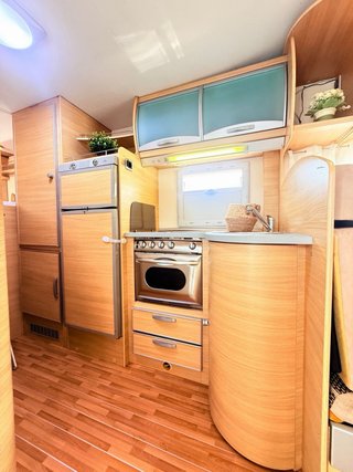 Autocaravana 6 plazas con garaje xxl y bola remolq