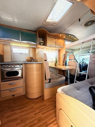 Autocaravana 6 plazas con garaje xxl y bola remolq