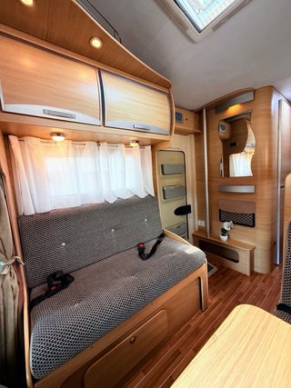 Autocaravana 6 plazas con garaje xxl y bola remolq
