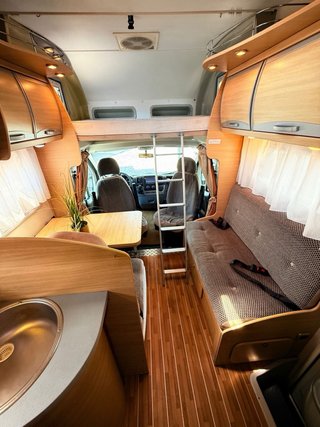 Autocaravana 6 plazas con garaje xxl y bola remolq