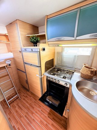 Autocaravana 6 plazas con garaje xxl y bola remolq
