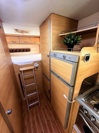 Autocaravana 6 plazas con garaje xxl y bola remolq