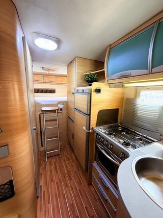 Autocaravana 6 plazas con garaje xxl y bola remolq