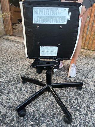 Silla de oficina IKEA blanca y negra